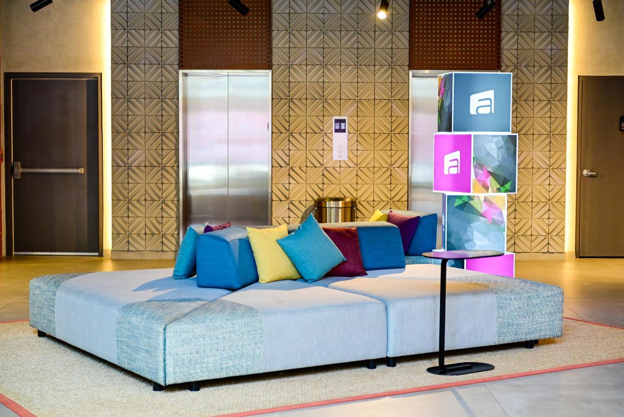 Aloft Playa Del Carmen 호텔 외부 사진 The lobby of the hotel