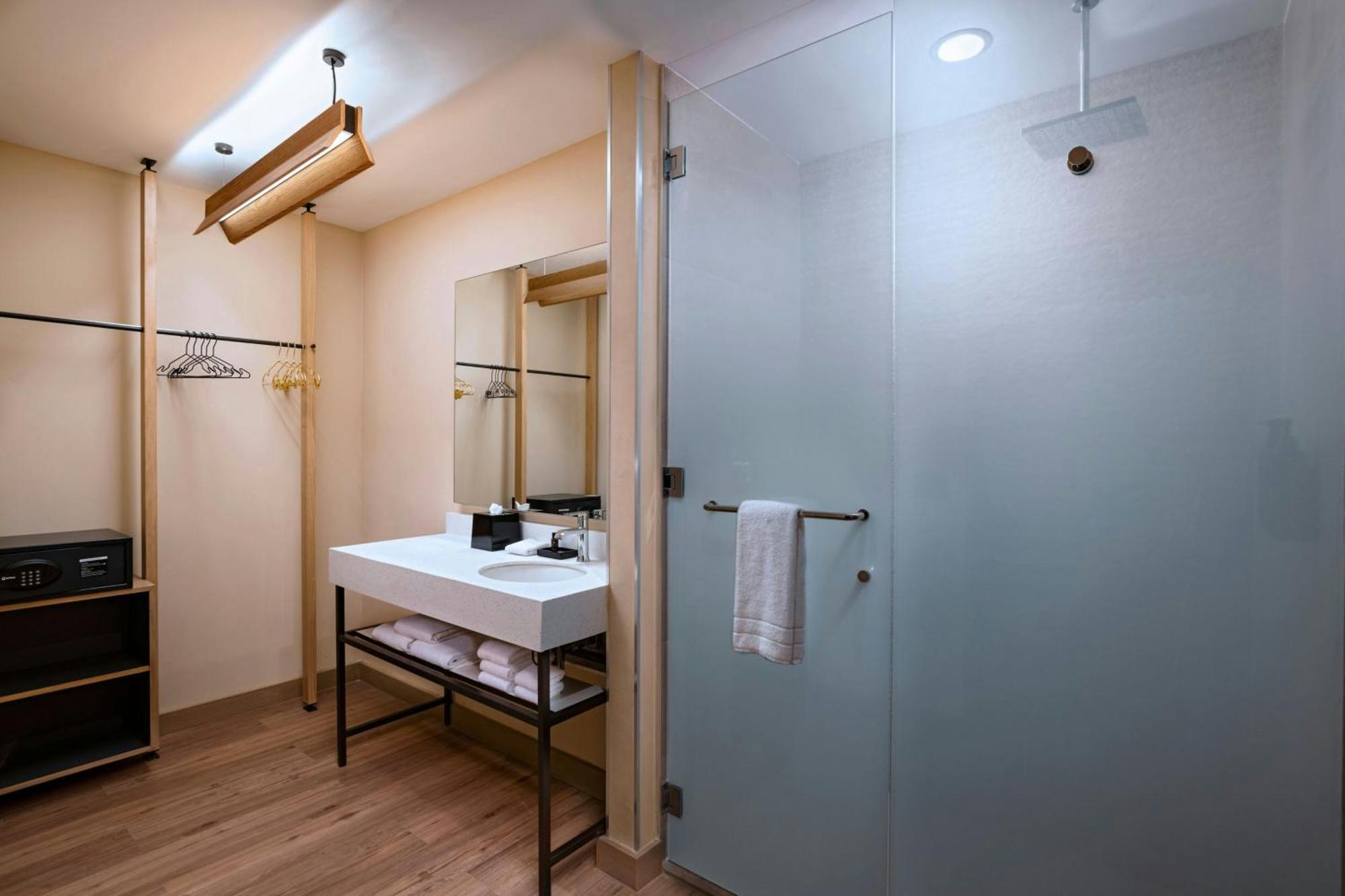 Aloft Playa Del Carmen 호텔 외부 사진 Bathroom
