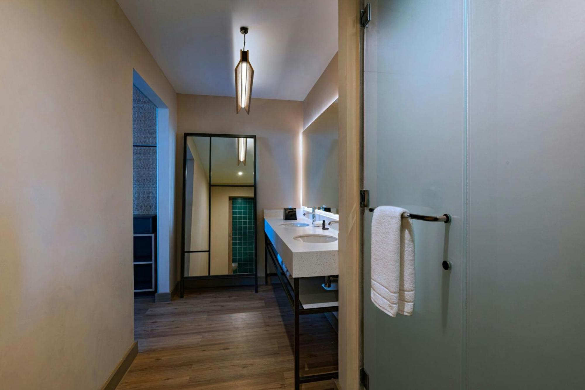 Aloft Playa Del Carmen 호텔 외부 사진 Bathroom