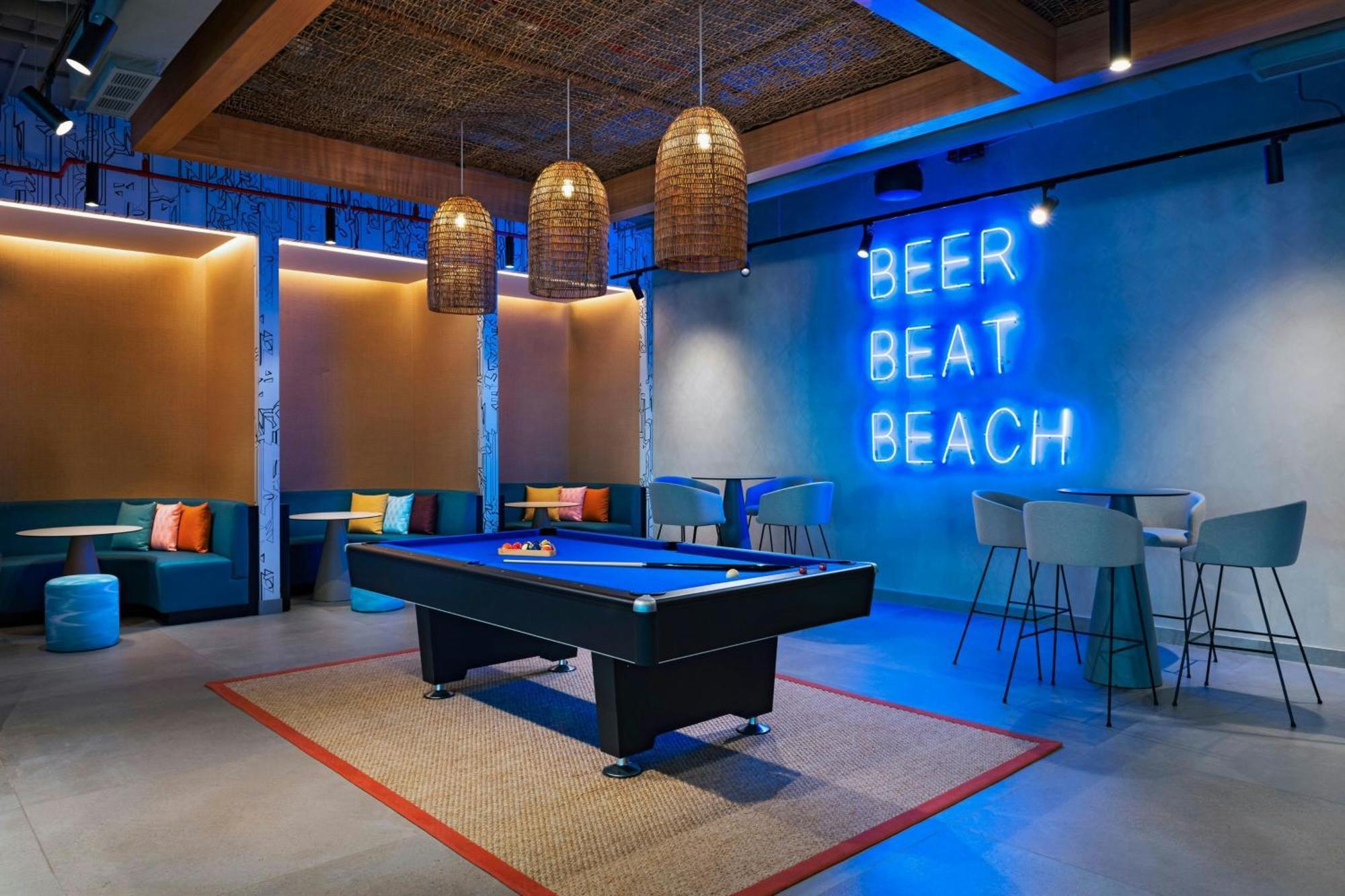 Aloft Playa Del Carmen 호텔 외부 사진 The pool table at the 2018 edition of the lounge